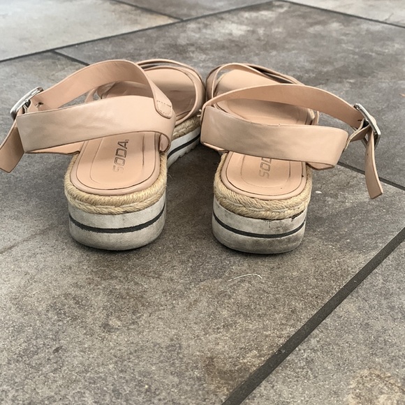 Soda platform sandals cream colored size US 7 1/2 - Picture 4 of 5